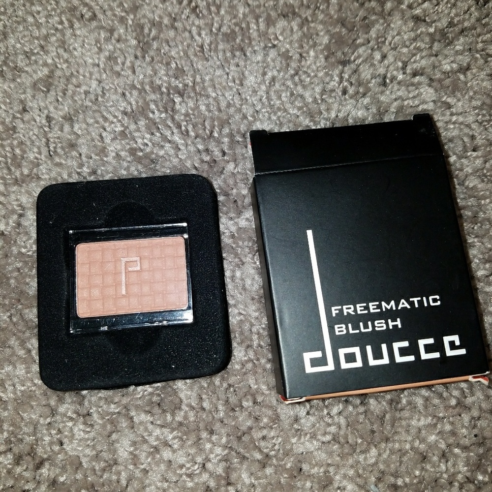 Blush and highlighting powder OFRA and Doucce